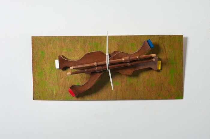 Το άλογο του Mondrian. Ξύλο, χρώμα, πλαστικός σφιγκτήρας, 2015